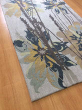Load image into Gallery viewer, Handmade Wool Floral Silver 5' x 8' CH-2160-A Area Rug
