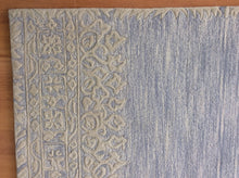 Load image into Gallery viewer, Handmade Wool Modern Silver/ Ivory 5' x 8' CH-2173-A Area Rug