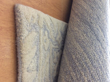 Load image into Gallery viewer, Handmade Wool Modern Silver/ Ivory 5' x 8' CH-2173-A Area Rug