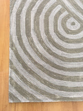 Load image into Gallery viewer, Handmade Wool Modern Silver/ Gray 5' x 8' CH-2132-A Area Rug