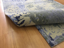 Load image into Gallery viewer, Handmade Wool/ Viscose Modern Silver/ Blue 5' x 8' CH-2163-A Area Rug