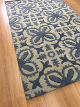 Load image into Gallery viewer, Handmade Wool Floral Beige/ Blue 5' x 8' lt1003 Area Rug