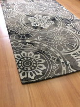 Load image into Gallery viewer, Handmade Wool Floral Gray/ Ivory 5' x 8' lt1054 Area Rug