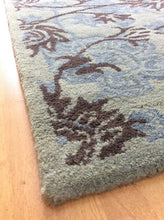 Load image into Gallery viewer, Handmade Wool Floral Green/ Brown 5' x 8' lt1113 Area Rug