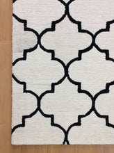 Load image into Gallery viewer, Handmade Wool Modern Ivory/ Black 5' x 8' lt1134 Area Rug