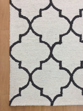 Load image into Gallery viewer, Handmade Wool Modern Ivory/ Black 5' x 8' lt1151 Area Rug