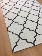 Load image into Gallery viewer, Handmade Wool Modern Ivory/ Black 5' x 8' lt1151 Area Rug