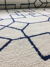 Load image into Gallery viewer, Handmade Wool Modern Ivory/ Blue 5' x 8' lt1251 Area Rug