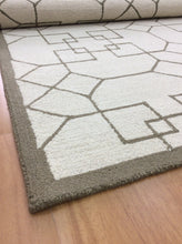 Load image into Gallery viewer, Handmade Wool Modern Ivory/Green 5' x 8' lt1277 Area Rug