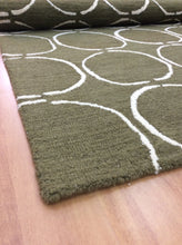 Load image into Gallery viewer, Handmade Wool Modern Green/ Ivory 5' x 8' lt1292 Area Rug
