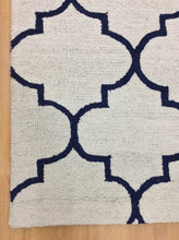 Load image into Gallery viewer, Handmade Wool Modern Ivory/ Navy Blue 5' x 8' lt1304 Area Rug