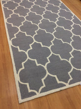 Load image into Gallery viewer, Handmade Wool Modern Silver/ Ivory 5' x 8' lt1314 Area Rug