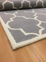 Load image into Gallery viewer, Handmade Wool Modern Silver/ Ivory 5' x 8' lt1314 Area Rug