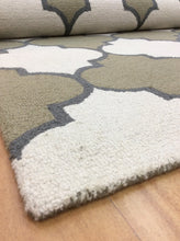 Load image into Gallery viewer, Handmade Wool Modern Ivory/Green 5' x 8' lt1315 Area Rug