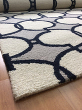 Load image into Gallery viewer, Handmade Wool Modern Silver/ Ivory 5' x 8' lt1324 Area Rug