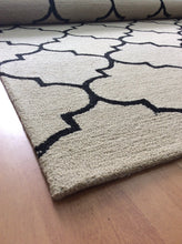 Load image into Gallery viewer, Handmade Wool Modern Beige/ Black 5' x 8' lt1335 Area Rug