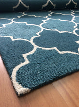 Load image into Gallery viewer, Handmade Wool Modern Blue/ Ivoy 5' x 8' lt1346 Area Rug