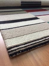 Load image into Gallery viewer, Handmade Wool Modern Ivory/ Black 5' x 8' lt1362 Area Rug