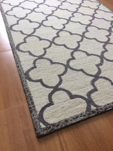 Load image into Gallery viewer, Handmade Wool Modern Beige/ Gray 5' x 8' lt1372 Area Rug