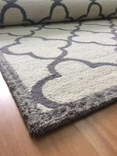 Load image into Gallery viewer, Handmade Wool Modern Beige/ Gray 5' x 8' lt1372 Area Rug