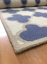 Load image into Gallery viewer, Handmade Wool Modern Ivory/ Blue 5' x 8' lt1377 Area Rug