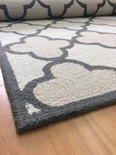 Load image into Gallery viewer, Handmade Wool Modern Ivory/ Beige 5' x 8' lt1382 Area Rug