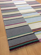 Load image into Gallery viewer, Handmade Wool Modern Beige/ Gray 5' x 8' lt1438 Area Rug