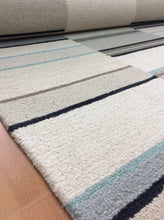 Load image into Gallery viewer, Handmade Wool Modern Ivory/ Beige 5' x 8' lt1441 Area Rug