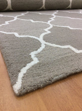 Load image into Gallery viewer, Handmade Wool Modern Gray/ Ivory 5' x 8' lt1500 Area Rug