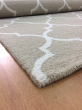Load image into Gallery viewer, Handmade Wool Modern Beige/ Ivory 5' x 8' lt1505 Area Rug