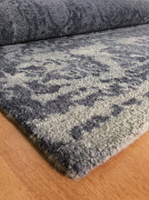 Load image into Gallery viewer, Handmade Wool Floral Gray/ Ivory 5' x 8' lt1527 Area Rug