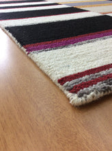 Load image into Gallery viewer, Handmade Wool Modern Ivory/ Black 5' x 8' lt1553 Area Rug