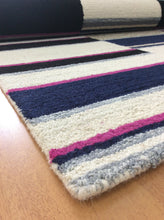 Load image into Gallery viewer, Handmade Wool Modern Ivory/ Navy Blue 5' x 8' lt1554 Area Rug