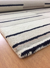 Load image into Gallery viewer, Handmade Wool Modern Ivory 5' x 8' lt1559 Area Rug