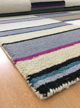 Load image into Gallery viewer, Handmade Wool Modern Ivory/ Gray 5' x 8' lt1561 Area Rug