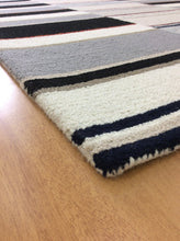 Load image into Gallery viewer, Handmade Wool Modern Ivroy/ Black 5' x 8' lt1582 Area Rug