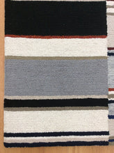 Load image into Gallery viewer, Handmade Wool Modern Ivroy/ Black 5' x 8' lt1582 Area Rug