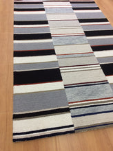 Load image into Gallery viewer, Handmade Wool Modern Ivroy/ Black 5' x 8' lt1582 Area Rug