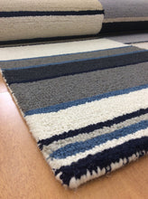 Load image into Gallery viewer, Handmade Wool Modern Ivroy/ Blue 5' x 8' lt1586 Area Rug